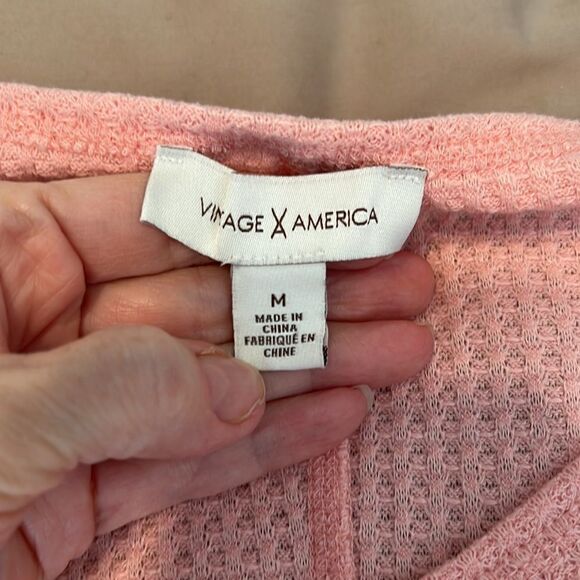 Vintage America szM 3/4 sleeve thermal hem is round in front square in back GUC - Picture 3 of 9